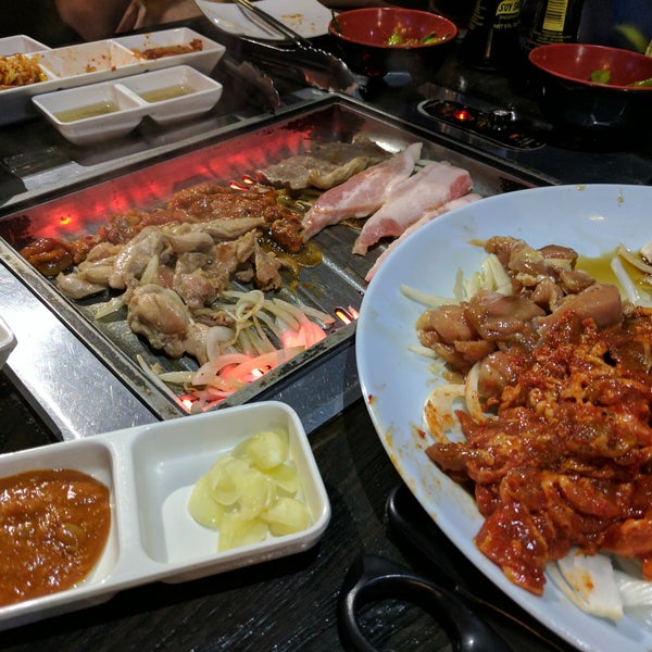 Снимок сделан в Ohya Sushi, Korean Kitchen &amp; Bar пользователем Brienne Lee B. 7/7/2017
