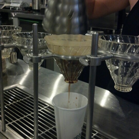 Foto tirada no(a) Eternity Coffee Roasters por Brienne Lee B. em 10/29/2012