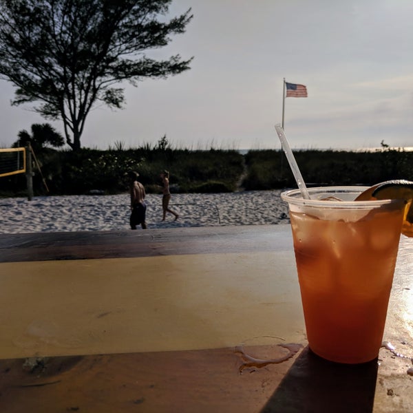 Foto tomada en Toasted Monkey Beach Bar  por Brienne Lee B. el 4/9/2018