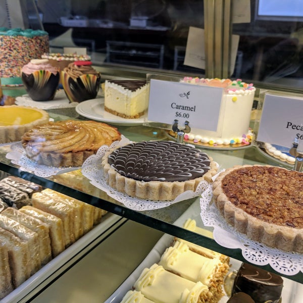 รูปภาพถ่ายที่ Costeaux French Bakery โดย Brienne Lee B. เมื่อ 2/10/2018