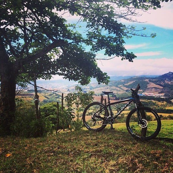 4/20/2014 tarihinde Guido G.ziyaretçi tarafından La Angelina - Mountain Bike Park'de çekilen fotoğraf