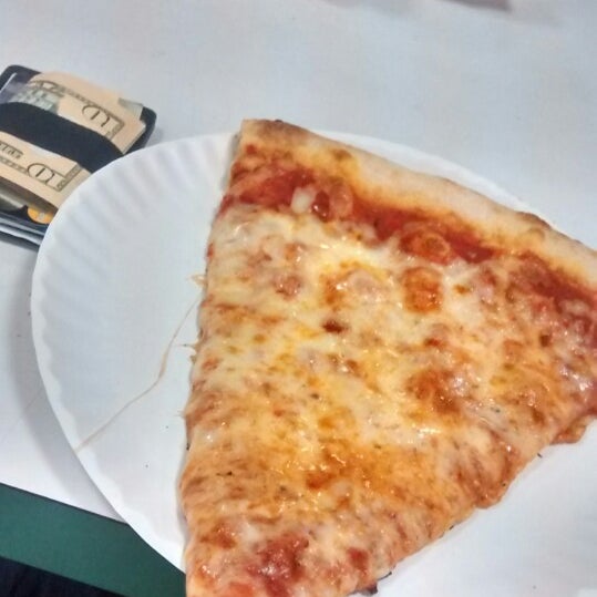 9/6/2014にStephane W.がCassiano&#39;s Pizzaで撮った写真
