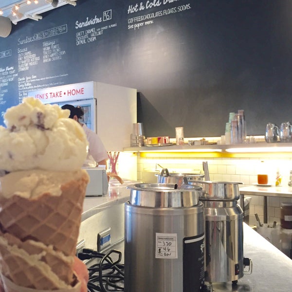 4/3/2016 tarihinde QuarryLaneFarms Q.ziyaretçi tarafından Jeni&#39;s Splendid Ice Creams'de çekilen fotoğraf