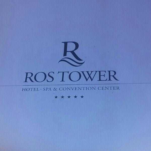 รูปภาพถ่ายที่ Ros Tower - Hotel, Spa &amp; Convention Center โดย Solci E. เมื่อ 11/28/2015