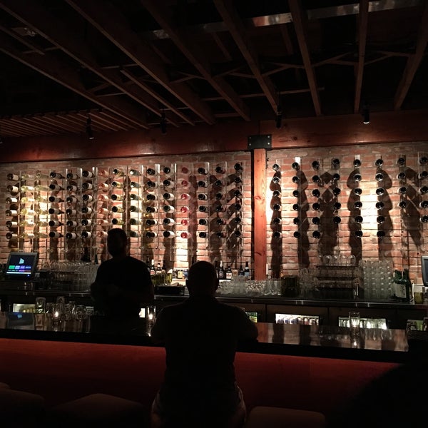 Foto tirada no(a) Bodega Wine Bar por Graceface em 7/19/2016