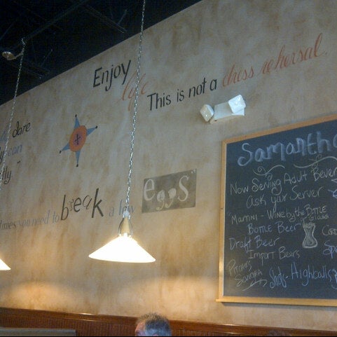 รูปภาพถ่ายที่ Samantha&#39;s Restaurant โดย Adam K. เมื่อ 9/23/2012