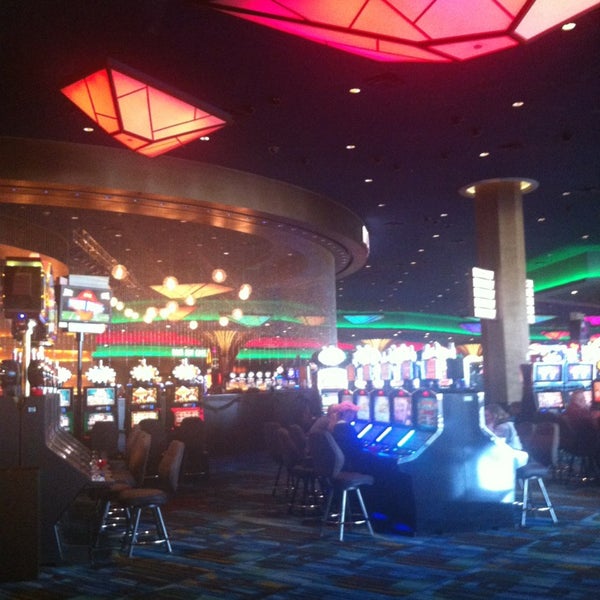 Foto tirada no(a) River Spirit Casino por Ashley V. em 12/26/2012