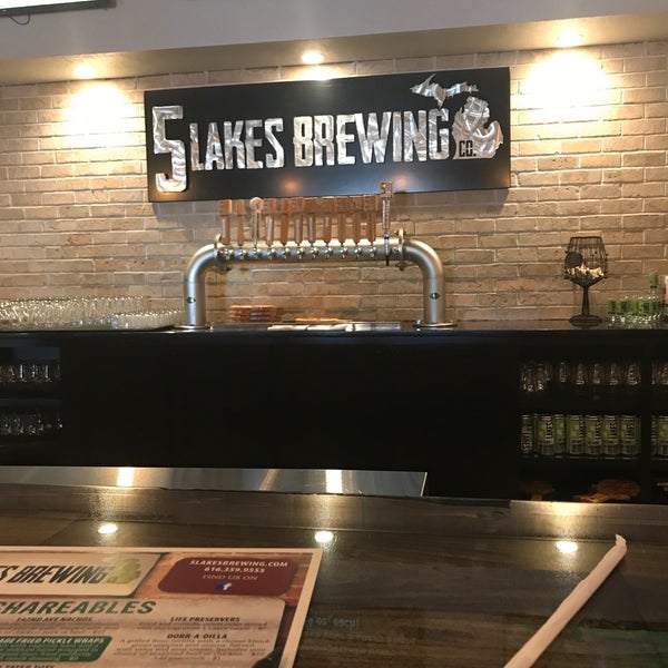 6/14/2017 tarihinde Rudi S.ziyaretçi tarafından 5 Lakes Brewing Co'de çekilen fotoğraf
