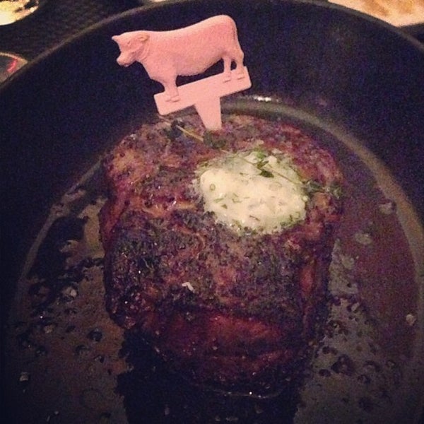 Снимок сделан в BLT Steak пользователем Liz G. 9/13/2013
