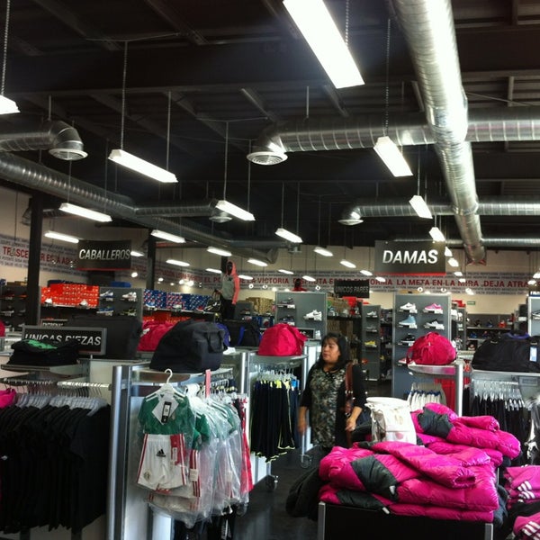 Sports Fan Outlet Venta al por menor de artículos deportivos en Tijuana