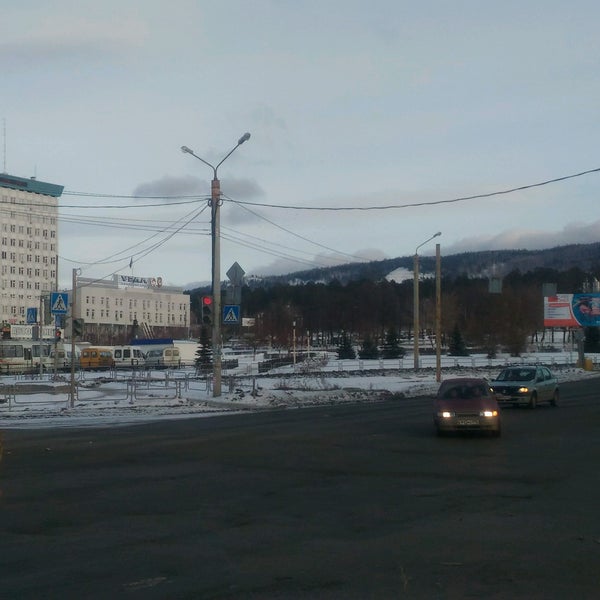 Предзаводская 7 миасс. Предзаводская площадь миасс. Миасс предзаводская площадь. Автостанция миасс предзаводская. Предзаводская площадь миасс фото.