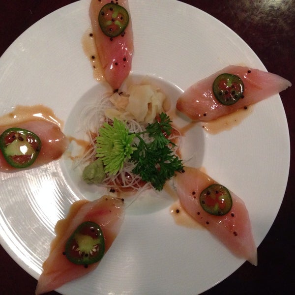 Foto diambil di Ichiban Sushi House oleh Rungjira C. pada 1/19/2014
