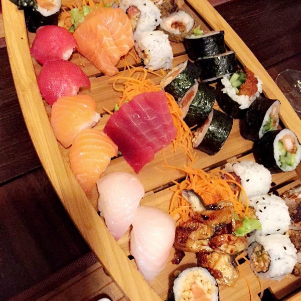 รูปภาพถ่ายที่ Tokyo Sushi โดย Sarah P. เมื่อ 1/13/2017