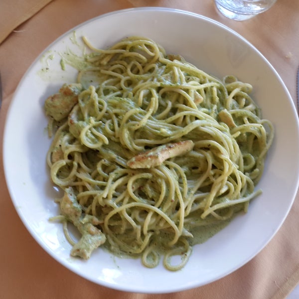 Spaghetti al pesto muy bueno! Buena atencion, buenos precios! Senha de wifi: 072536683