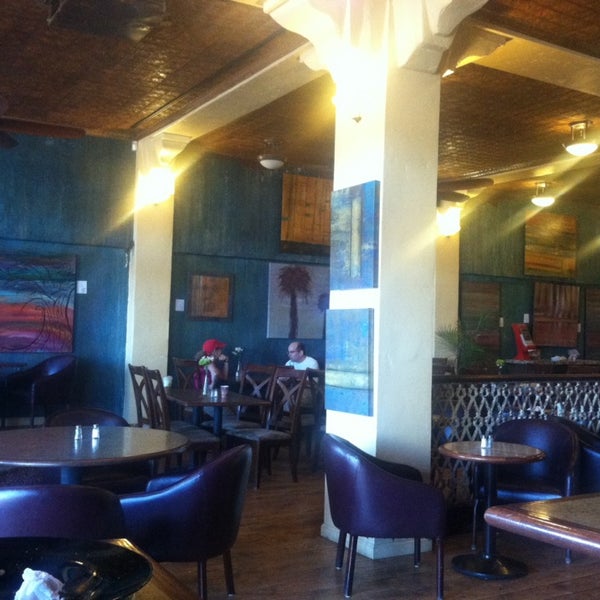 12/30/2013にTedi J.がMa Rouge Coffee Houseで撮った写真