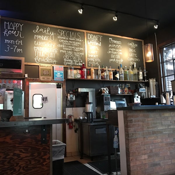 Foto tirada no(a) Cedar Creek Café, Bar &amp; Grill por Marsha Z. em 12/31/2016