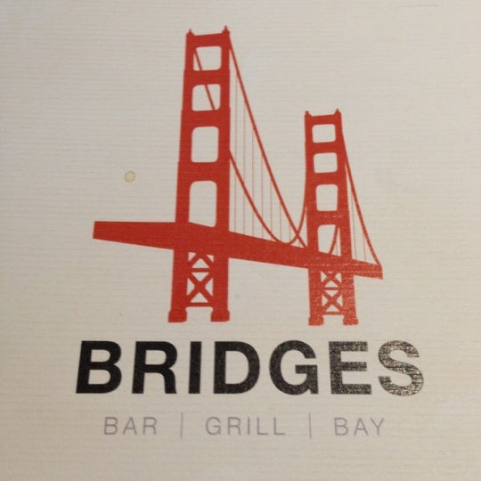 Photo prise au Bridges - Bar | Grill | Bay par Jhoel P. le10/28/2012