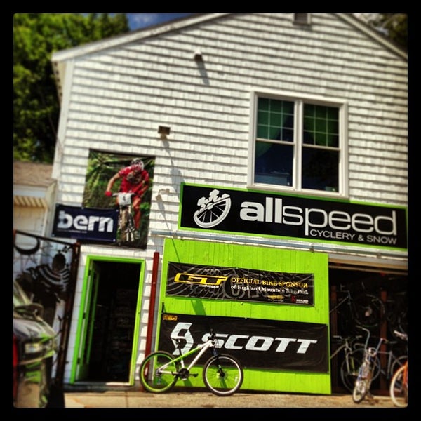 Photo prise au AllSpeed Cyclery and Snow par Jay M. le6/20/2013