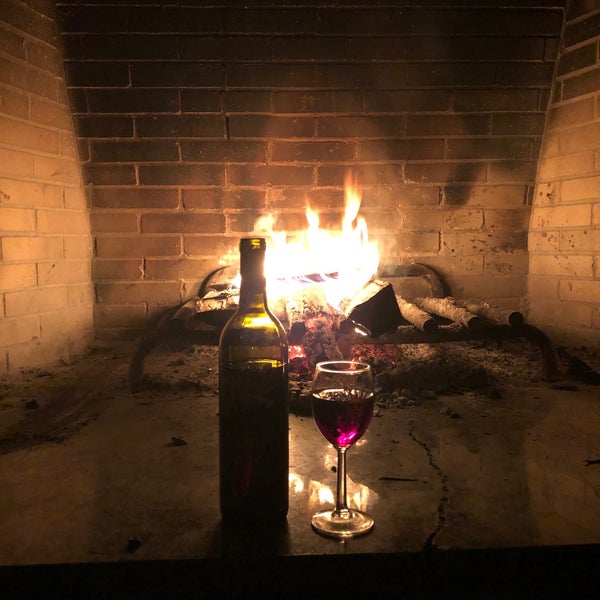 Foto diambil di South River Winery &amp; Vineyard oleh Krystle M. pada 9/22/2019