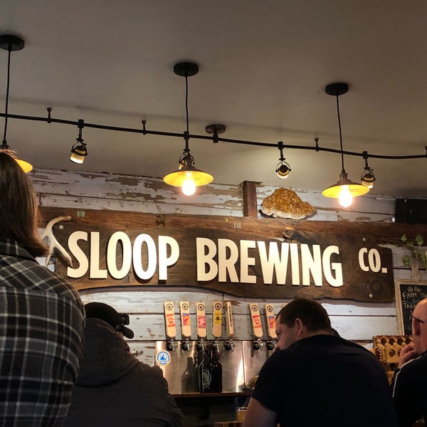 Foto scattata a Sloop Brewing @ The Barn da Amelia T. il 1/29/2018