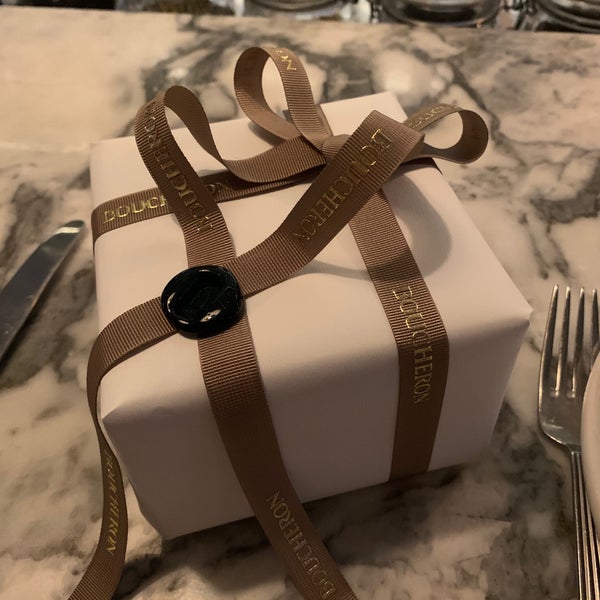 Boucheron 銀座 ブシュロン 銀座 132人の訪問者 から 2個のtips 件