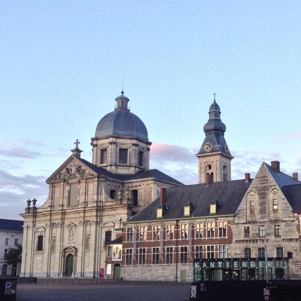 Foto tirada no(a) Sint-Pietersabdij / St. Peter&#39;s Abbey por Raphael B. em 7/31/2015
