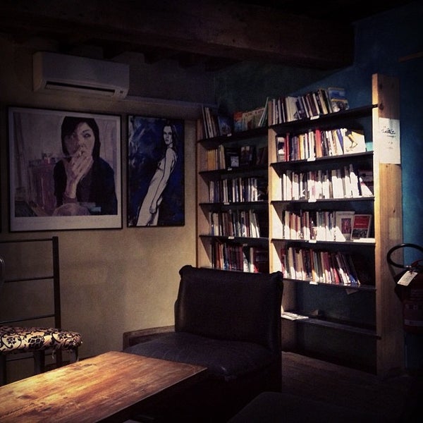 รูปภาพถ่ายที่ La Cité Libreriacafè โดย Luca B. เมื่อ 4/14/2013