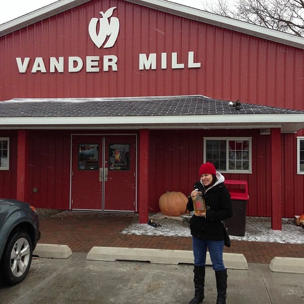 Photo taken at Vander Mill Cider by Armando C. on 11/23/2012