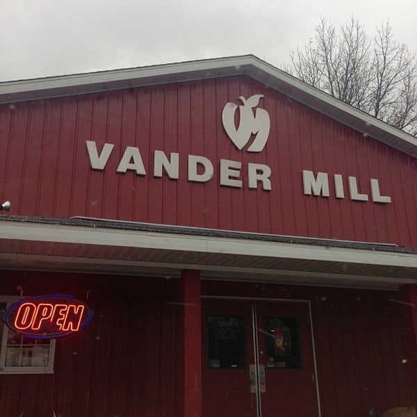 Photo taken at Vander Mill Cider by Armando C. on 11/23/2012