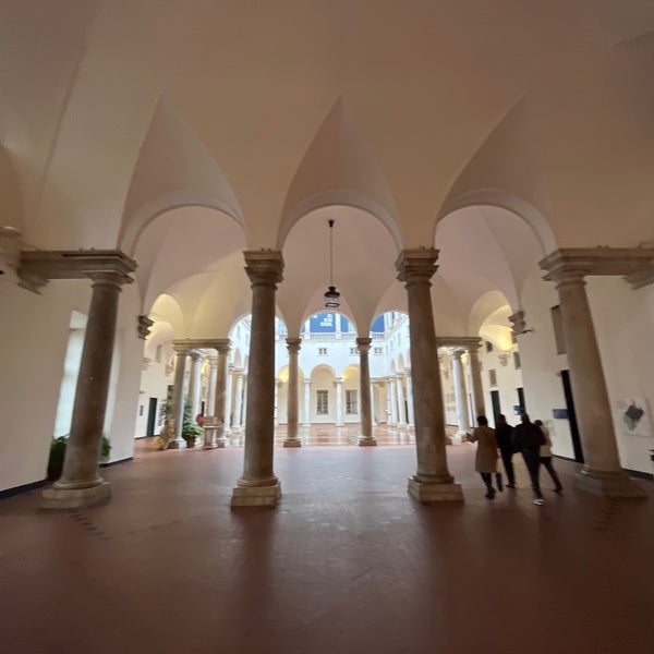 Foto diambil di Palazzo Ducale oleh Alessandro O. pada 1/1/2023