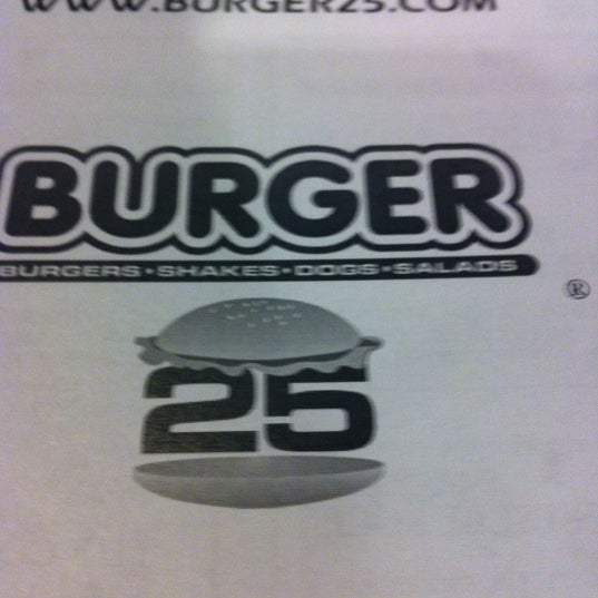 Foto tomada en Burger 25 Toms River  por Vinny V. el 11/30/2012