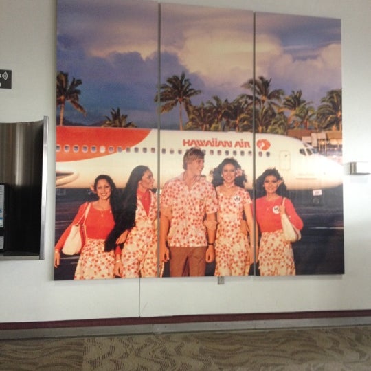 12/5/2012 tarihinde Donald P.ziyaretçi tarafından USO Hawaii&#39;s Airport Center'de çekilen fotoğraf