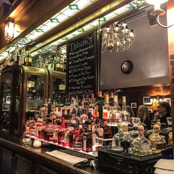 Foto tirada no(a) Dobson&#39;s Bar &amp; Restaurant por Niru R. em 11/11/2018