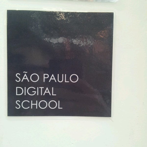 รูปภาพถ่ายที่ São Paulo Digital School โดย Felipe G. เมื่อ 5/22/2013