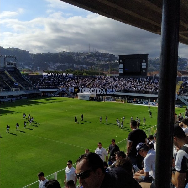 Photo taken at Estádio Urbano Caldeira (Vila Belmiro) by Matheus C. on 7/28/2019
