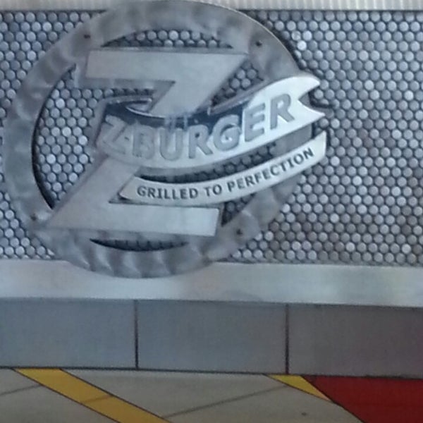 Photo taken at Z-Burger by Warren ♏. on 11/25/2013