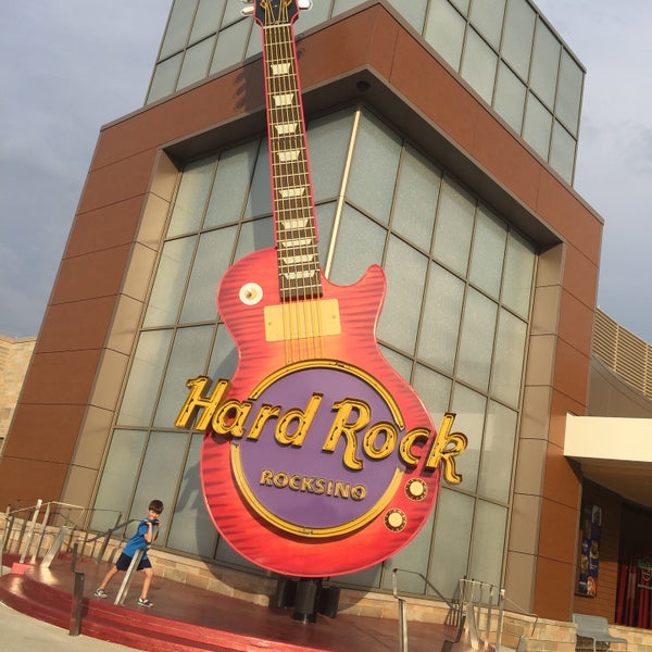 รูปภาพถ่ายที่ Hard Rock Rocksino Northfield Park โดย Melissa เมื่อ 7/28/2016