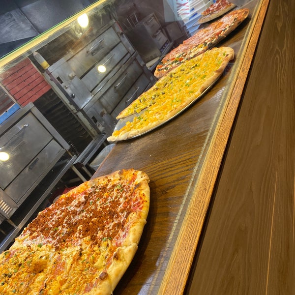 5/9/2021 tarihinde Melissaziyaretçi tarafından Dimo&#39;s Pizza'de çekilen fotoğraf