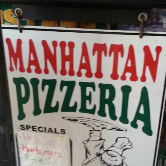 Photo taken at Manhattan Pizzeria by AAARenee on 5/20/2013
