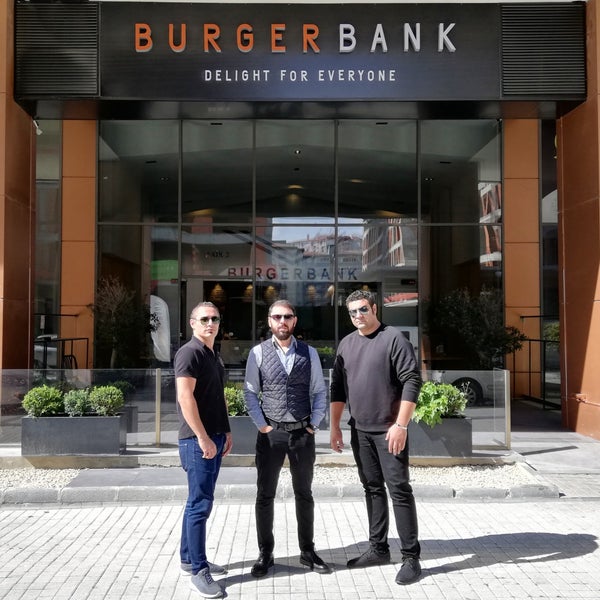 Foto tirada no(a) Burgerbank por Mervan A. em 10/6/2018