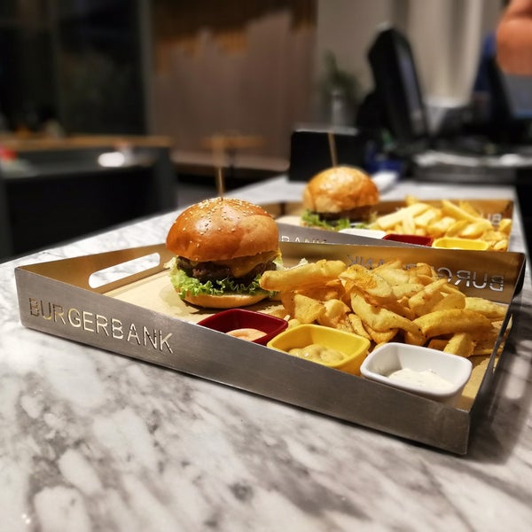 Foto scattata a Burgerbank da Mervan A. il 10/1/2018