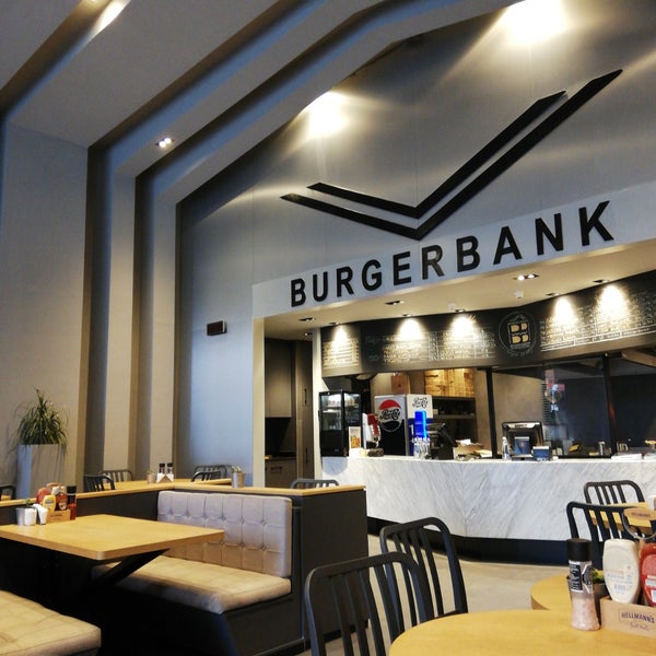 Foto tirada no(a) Burgerbank por Mervan A. em 1/20/2019