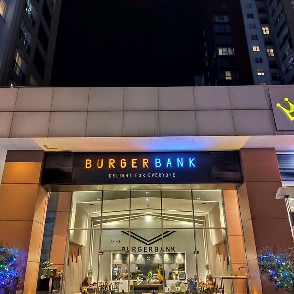 Foto tirada no(a) Burgerbank por Mervan A. em 12/20/2019