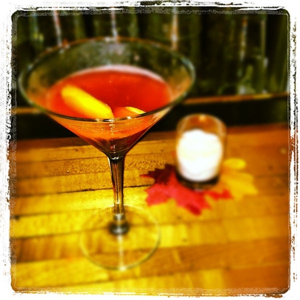 รูปภาพถ่ายที่ Wish Bar &amp; Lounge โดย Andrea D. เมื่อ 11/21/2012