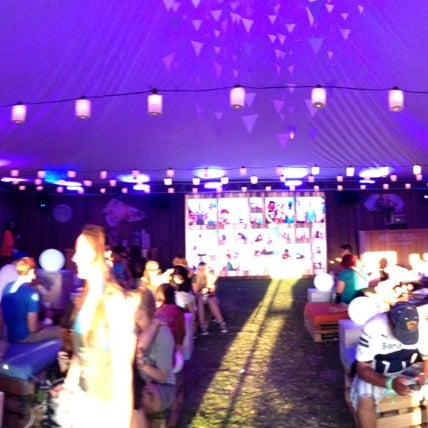 4/13/2013にChristel B.がH&amp;M Loves Music Tent at Coachellaで撮った写真