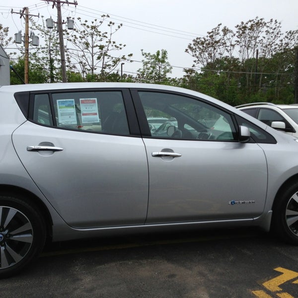 Das Foto wurde bei The Autobarn Nissan of Evanston von Calvin H. am 5/27/2013 aufgenommen