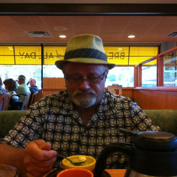 Photo taken at Village Inn by Leannah G. on 9/10/2013