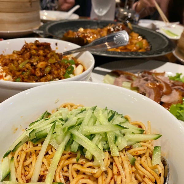 10/8/2021にJingyanがLao Sze Chuan Restaurant - Downtown/Michigan Aveで撮った写真