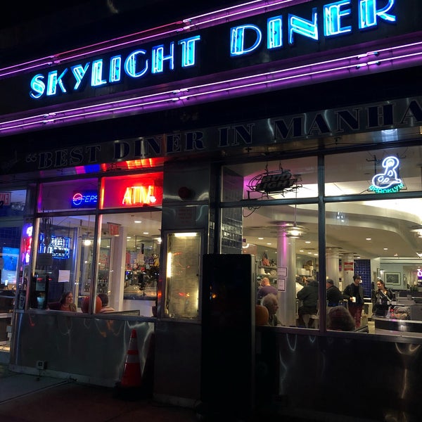 10/26/2019 tarihinde Kate H.ziyaretçi tarafından Skylight Diner'de çekilen fotoğraf