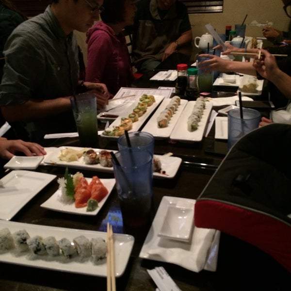 Foto tirada no(a) Tabu Sushi Bar &amp; Grill por Dianne M. em 3/19/2015